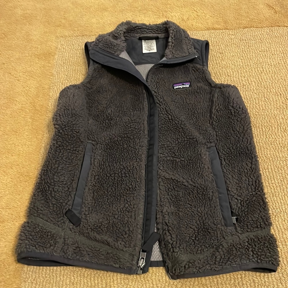 Women’s’ Sherpa Patagonia Vest - gray